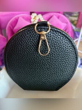 Round Black Pebbled Faux Purse / Key Holder with Gold Hardware